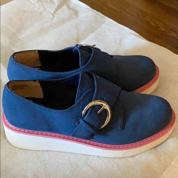 Beautiful blue color shoes - Picture 4 of 4